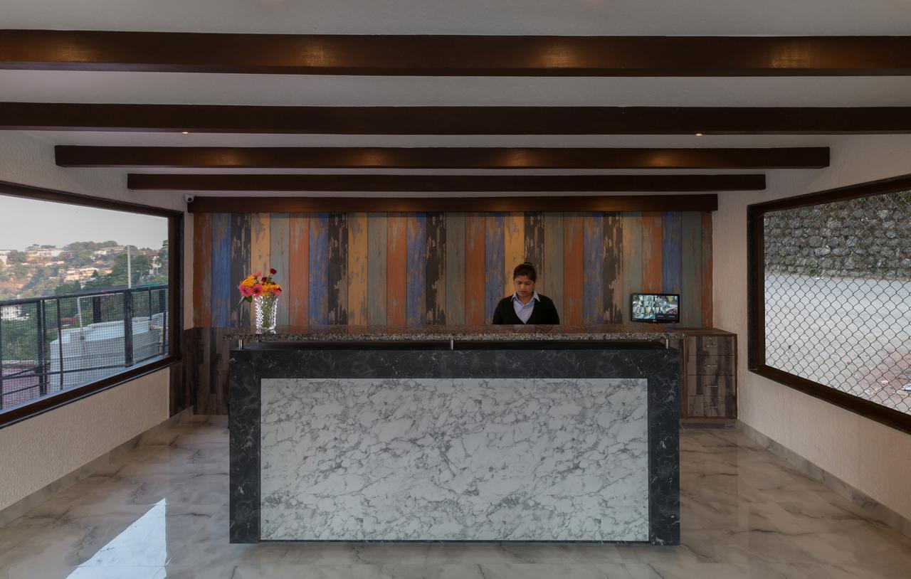 Hotel Seven Oaks Déhrádún Exteriér fotografie